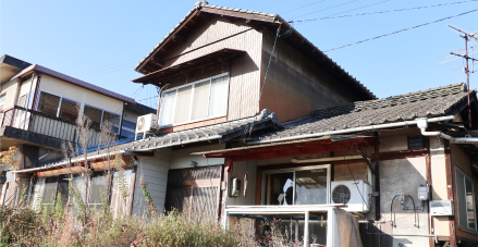 空き家となった古い住宅